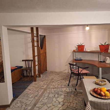 At Pikotiko'S - Korca City Rooms For Rent Esterno foto