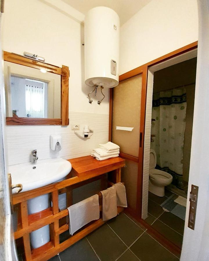 At Pikotiko'S - Korca City Rooms For Rent Esterno foto