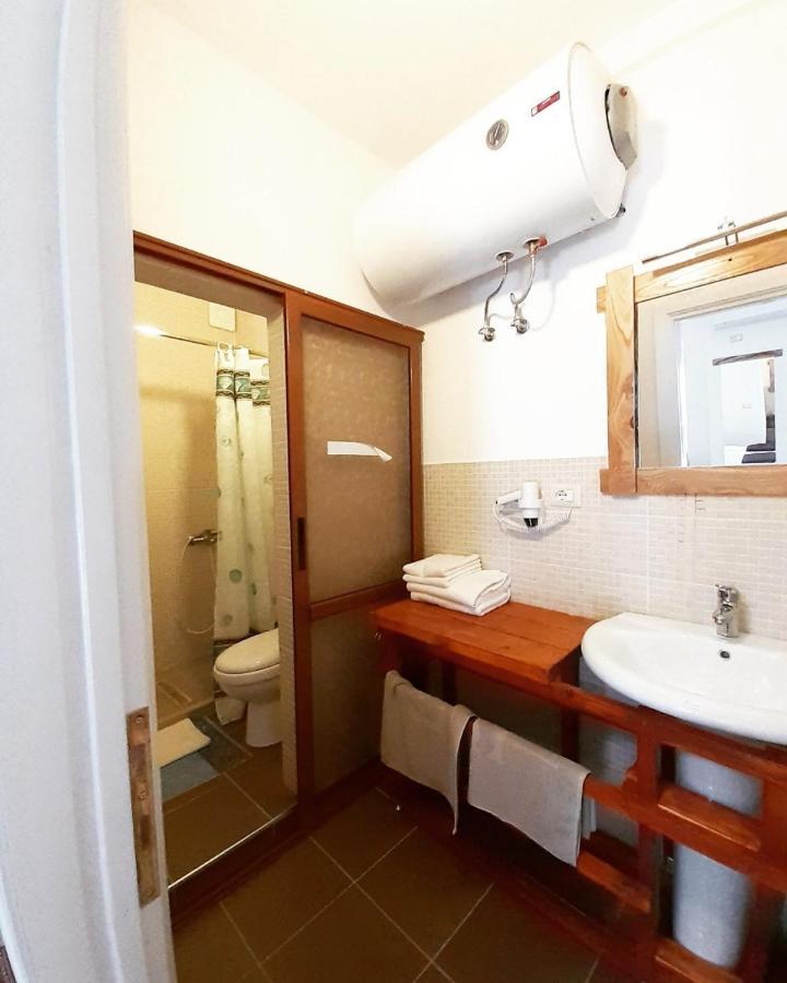 At Pikotiko'S - Korca City Rooms For Rent Esterno foto