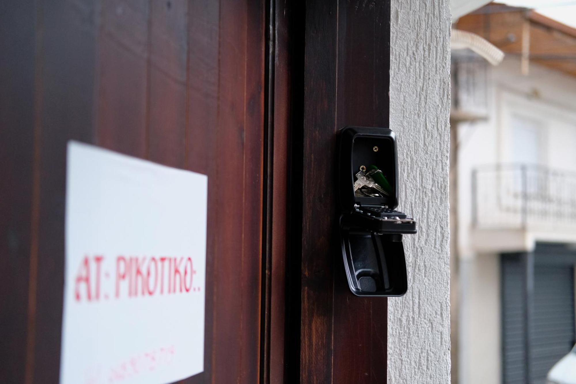 At Pikotiko'S - Korca City Rooms For Rent Esterno foto