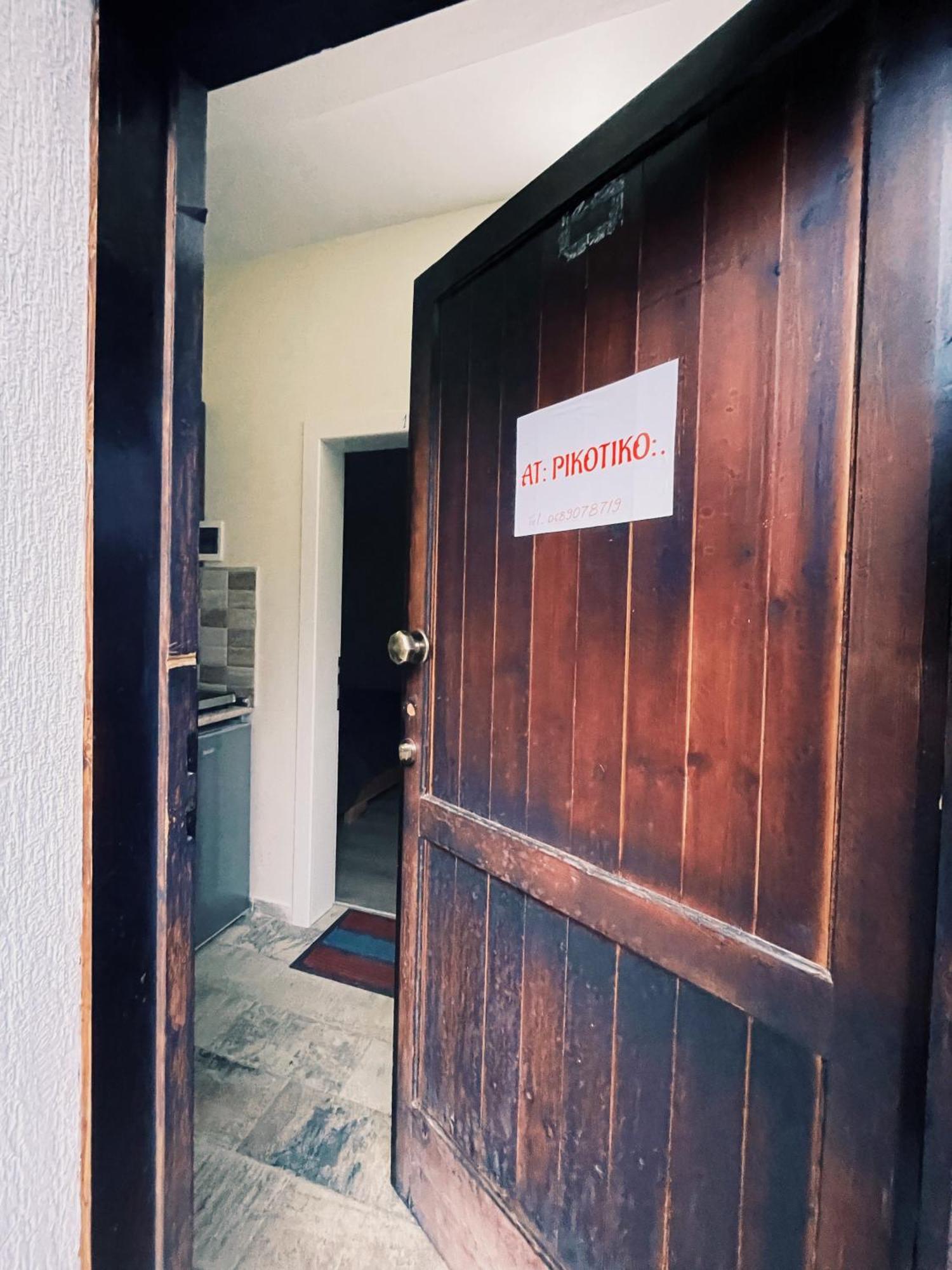 At Pikotiko'S - Korca City Rooms For Rent Esterno foto