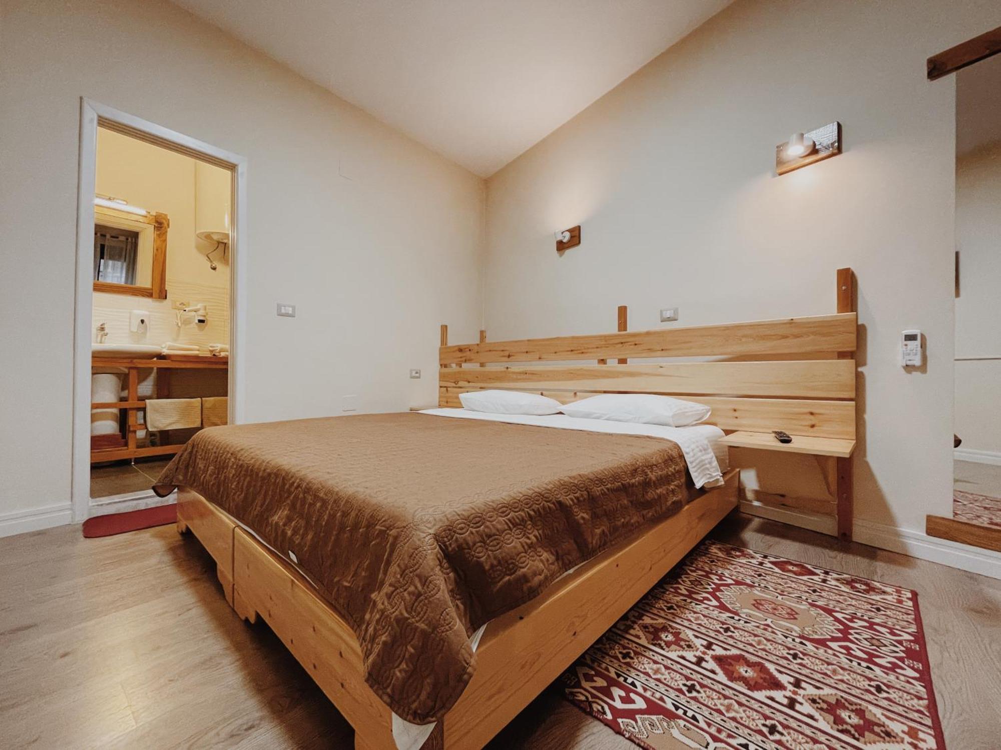 At Pikotiko'S - Korca City Rooms For Rent Esterno foto