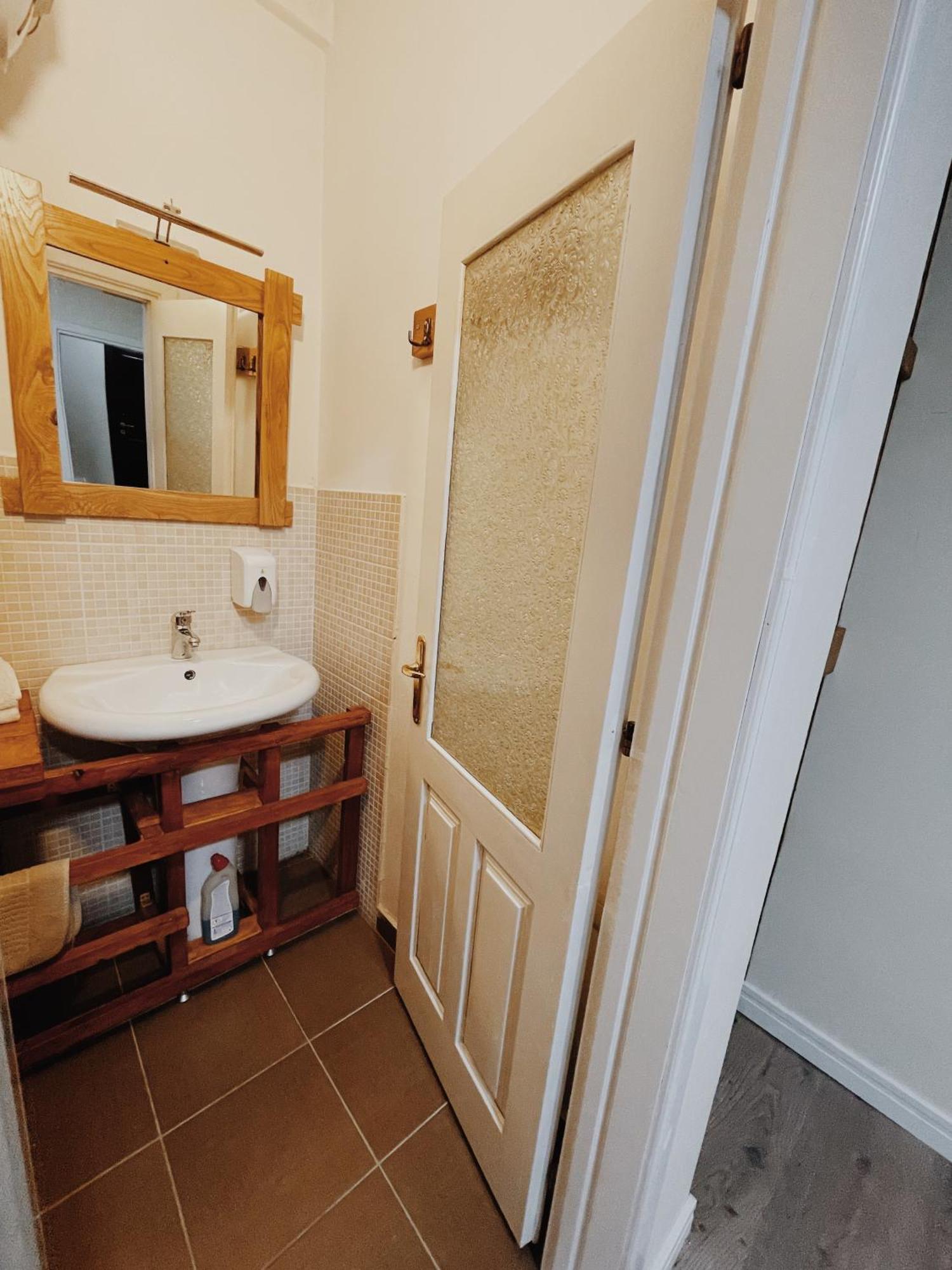 At Pikotiko'S - Korca City Rooms For Rent Esterno foto