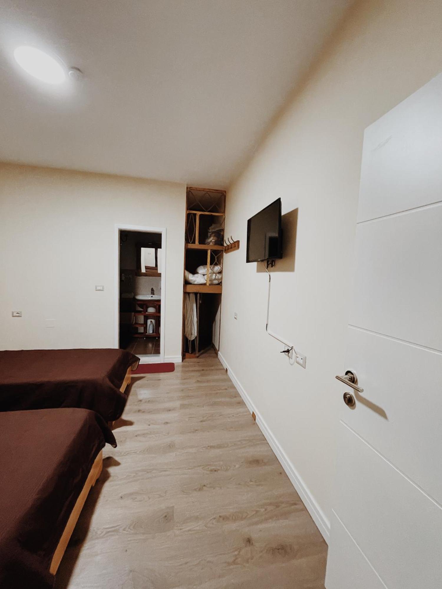 At Pikotiko'S - Korca City Rooms For Rent Esterno foto