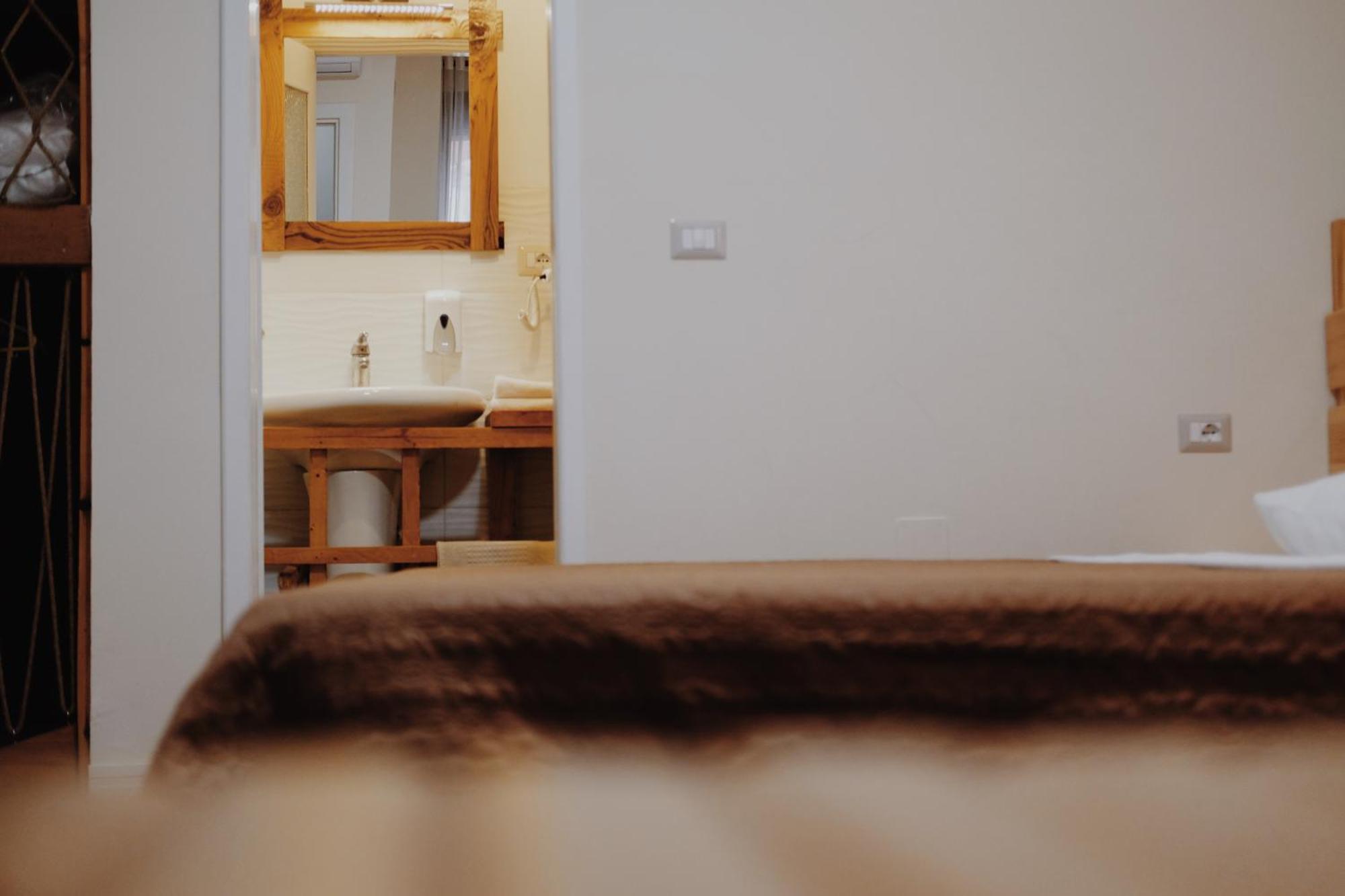 At Pikotiko'S - Korca City Rooms For Rent Esterno foto