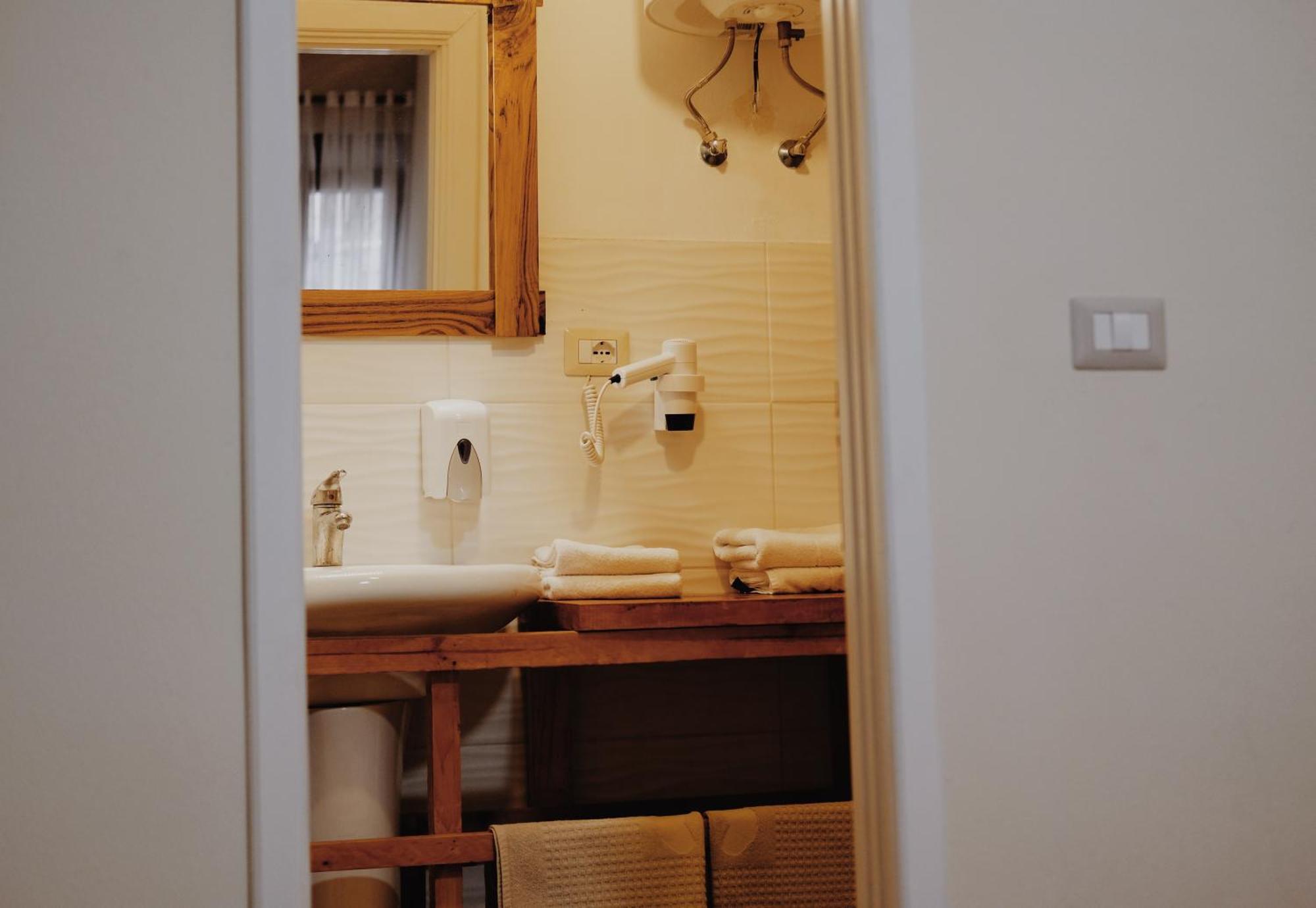 At Pikotiko'S - Korca City Rooms For Rent Esterno foto