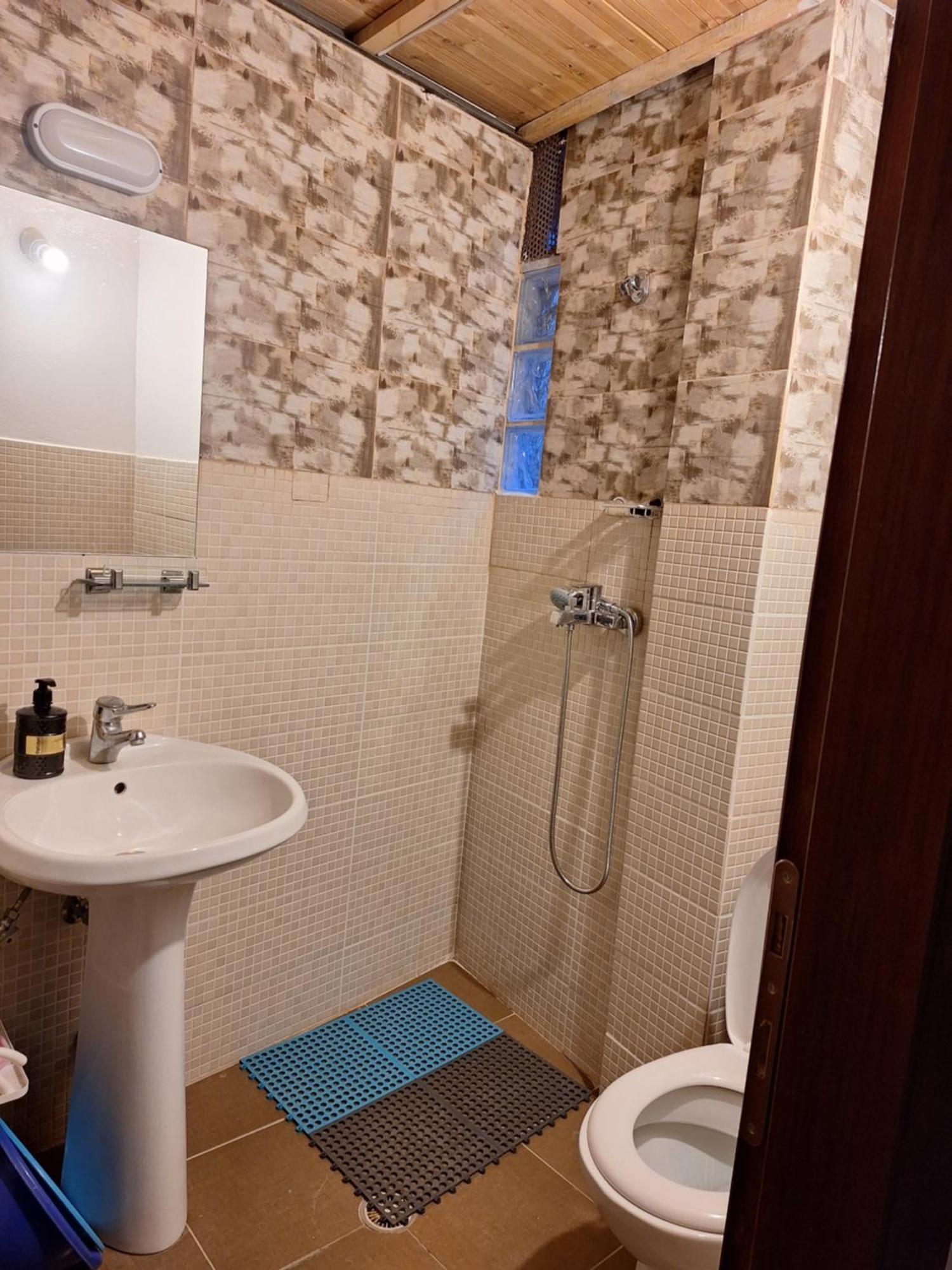 At Pikotiko'S - Korca City Rooms For Rent Esterno foto